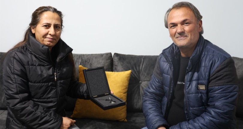 Afetzede vatandaş anahtarını teslim aldığı evine kavuştu