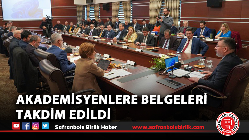 Akademisyenlere Belgeleri Takdim Edildi