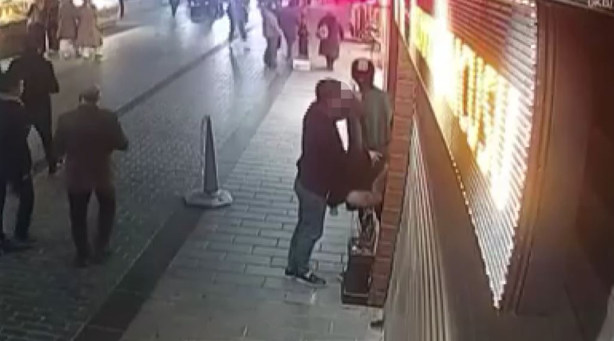 Mankenin üzerindeki montu kaşla göz arasında çaldı