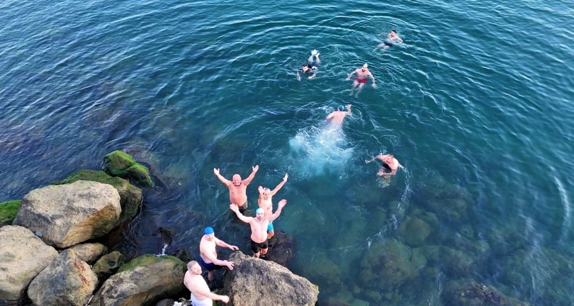 Sıcaklıkta Akdeniz’i sollayan Samsun’da Şubat ayında deniz keyfi