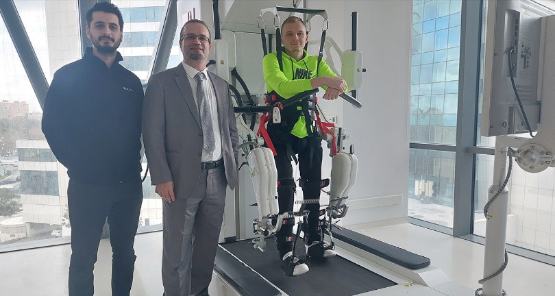 Omurilik felçli Bosnalı genç Türkiye’de yeniden yürüme umudu buldu