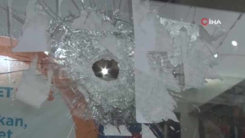 Kasap dükkanını kurşunladı, koşarak uzaklaştı