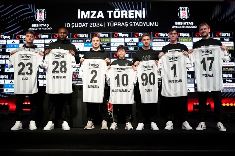 Beşiktaş yeni transferlerini tanıttı