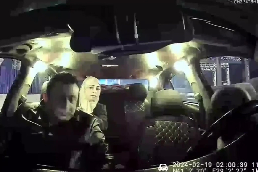 Taksiye arkadan çarpıp kaçtı