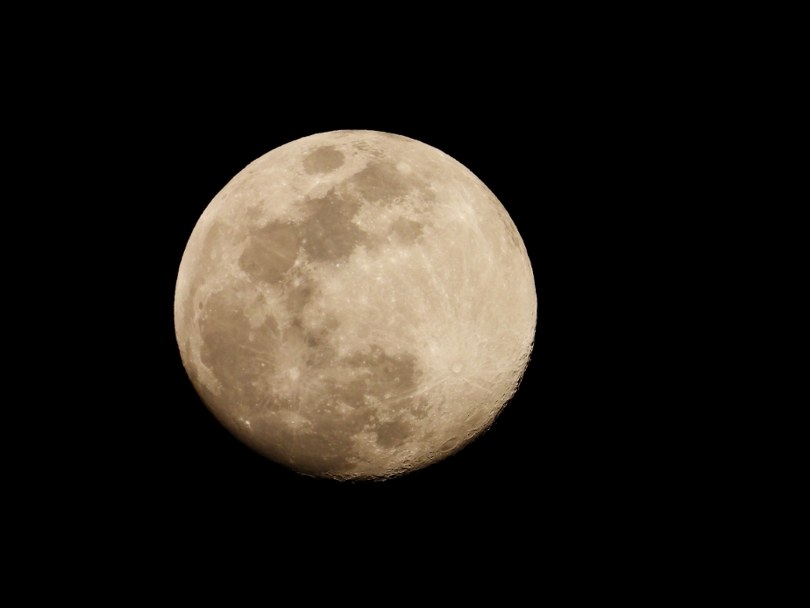 Geceyi aydınlatan dolunay görsel şölen sundu