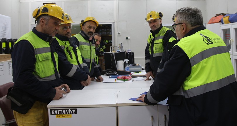 Madenciler üzerinden 1 yıl geçen depremin ardından yaşadıklarını anlattı