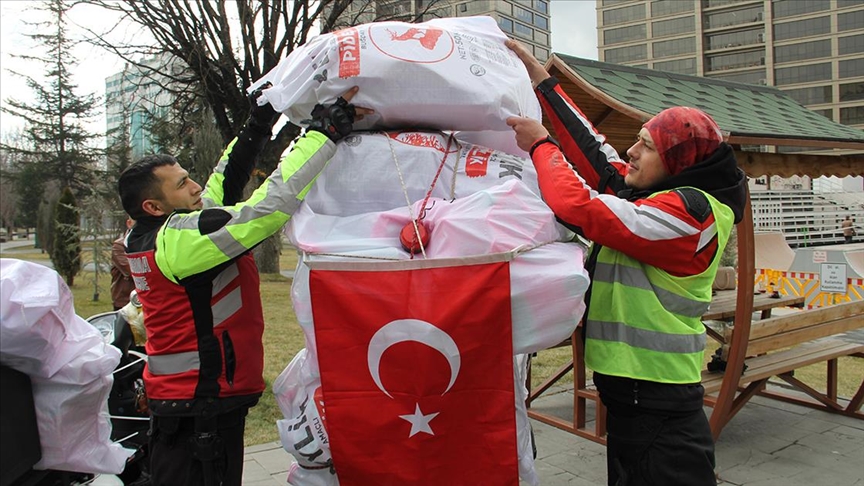 Motosikletli kuryeler topladıkları oyuncakları Hatay’daki depremzede çocuklara götürdü