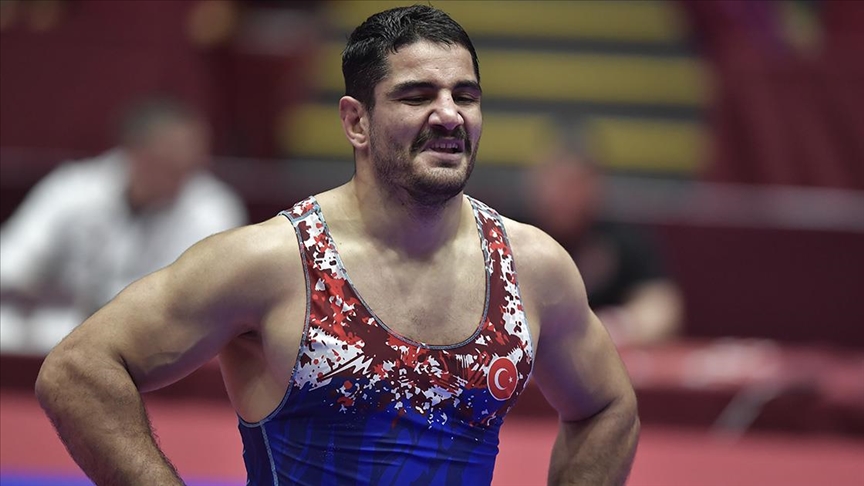 Milli güreşçi Taha Akgül, kariyerinin 11’inci Avrupa şampiyonluğuna ulaştı.