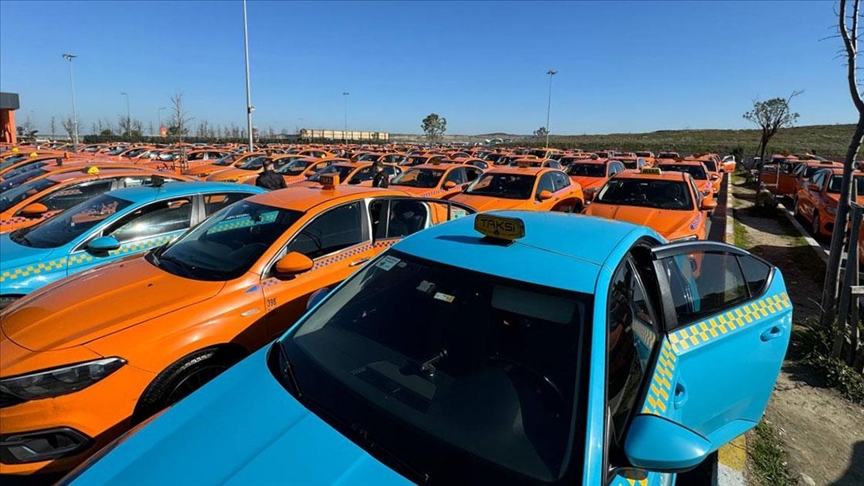 Taksiciler, meslektaşlarının öldürülmesini protesto etti