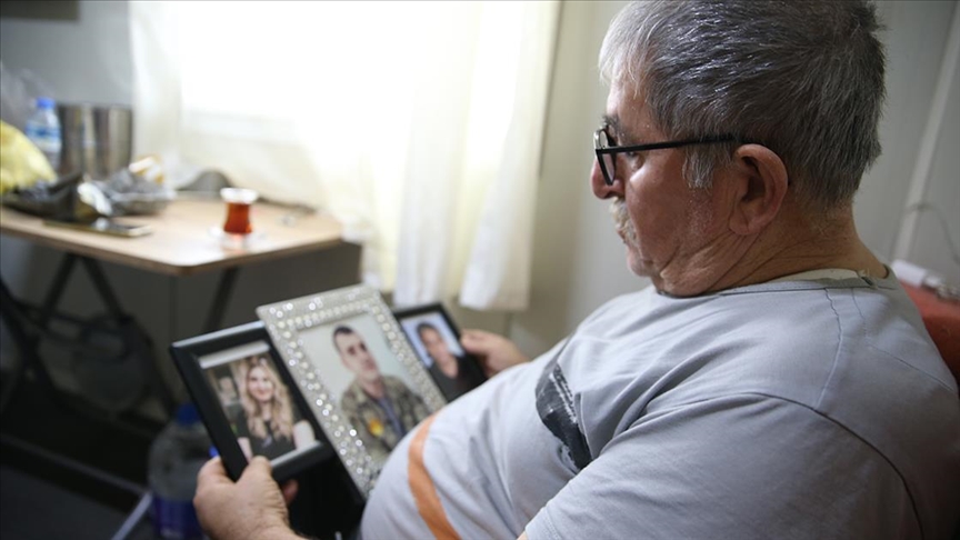 Hataylı fırıncının 10 dakika önce çıktığı, enkaza dönen evinde kaybettiği ailesine özlemi dinmiyor