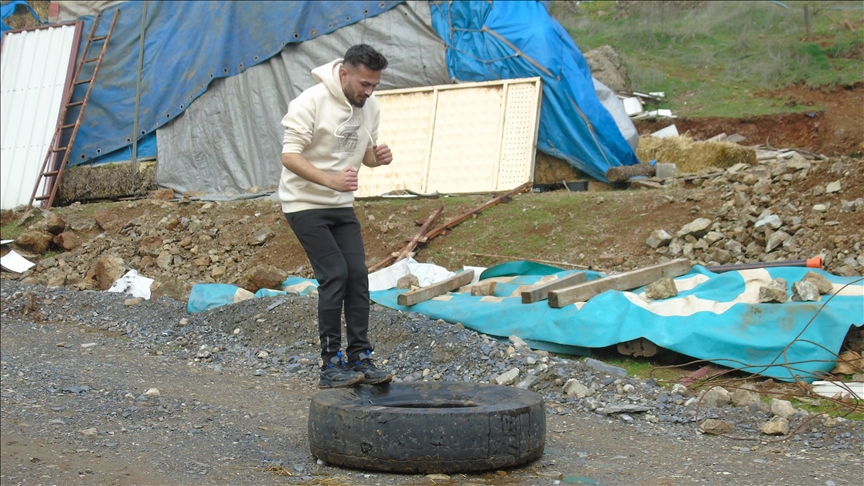 Lastik ve saman balyalarıyla Dünya Alpagut Şampiyonası’na hazırlanıyor