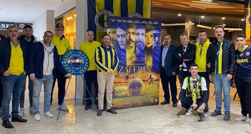 Fenerbahçe taraftarları sinema salonunu doldurdu