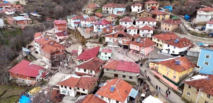 Tokat’ta heyelan felaketinin vurduğu günebakan köyü