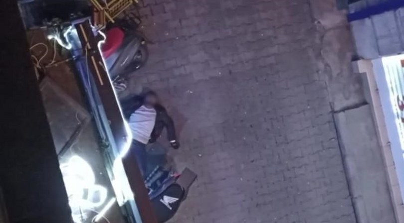 Motosiklet devrilince düştüler, patlayan tabancası kuzenini canından etti