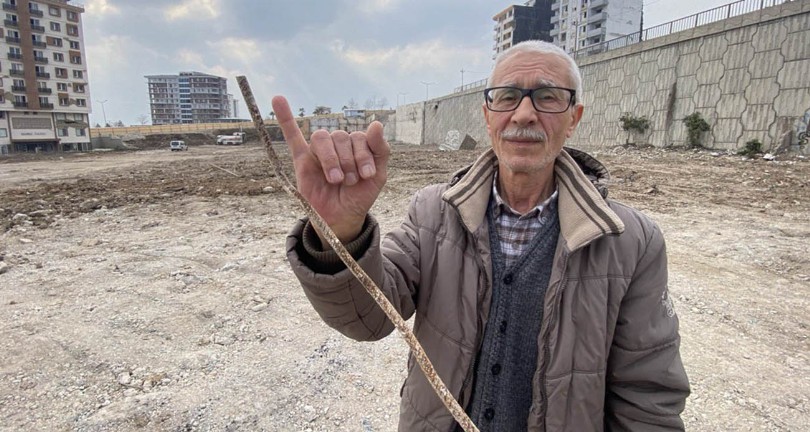 Ebrar Sitesi’nden sağ çıkan vatandaş konuştu: “Burayı bize depreme dayanıklı diyerek sattılar”
