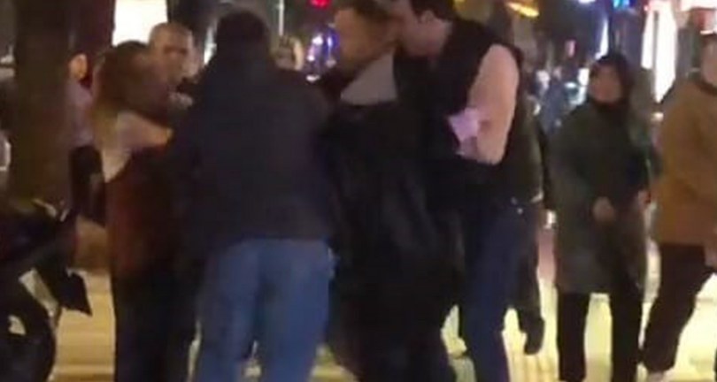 Genç kızların kavgası kamerada