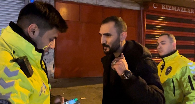 Polisi görünce geri vitese taktı, son sürat kaçmaya çalıştı