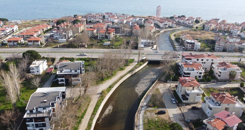 Bu çayın iki yakasındaki komşular 3 dakika arayla oruçlarını açıyor