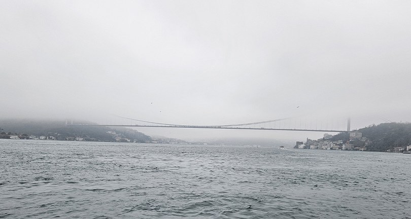 İstanbul Boğazı’nda sis etkili oluyor