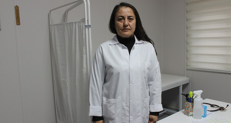Depremin ardından 1 ay aracının bagajında yaşayarak afetzede vatandaşlara şifa dağıtan doktora ödül