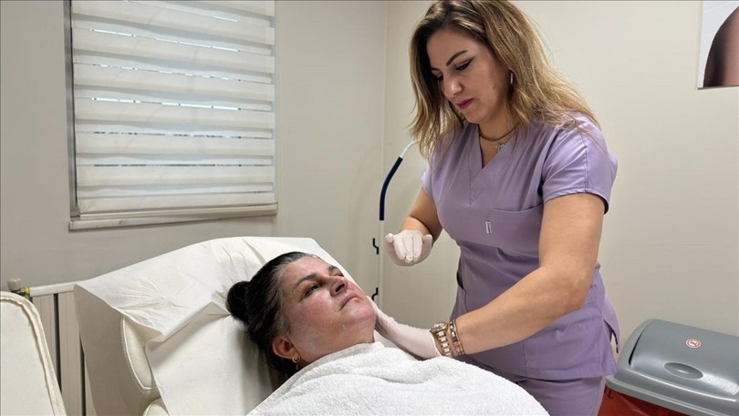 Yüzündeki lekeler kanser çıkan hasta erken teşhisle sağlığına kavuştu