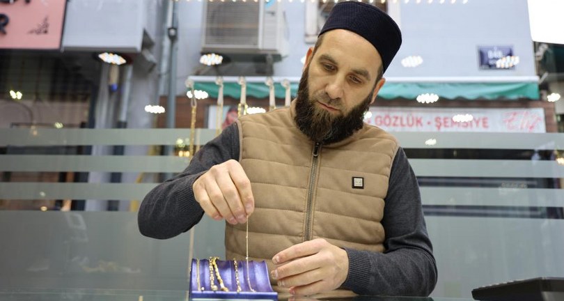 Ölümden dönen şerbetçi, arı korkusundan mesleği bırakıp kuyumcu oldu