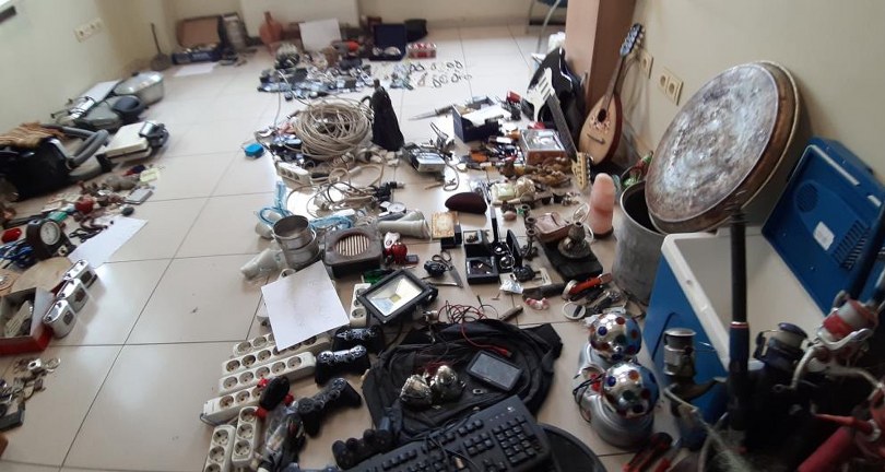 Çaldığı bin ürünü 2 evde saklamış