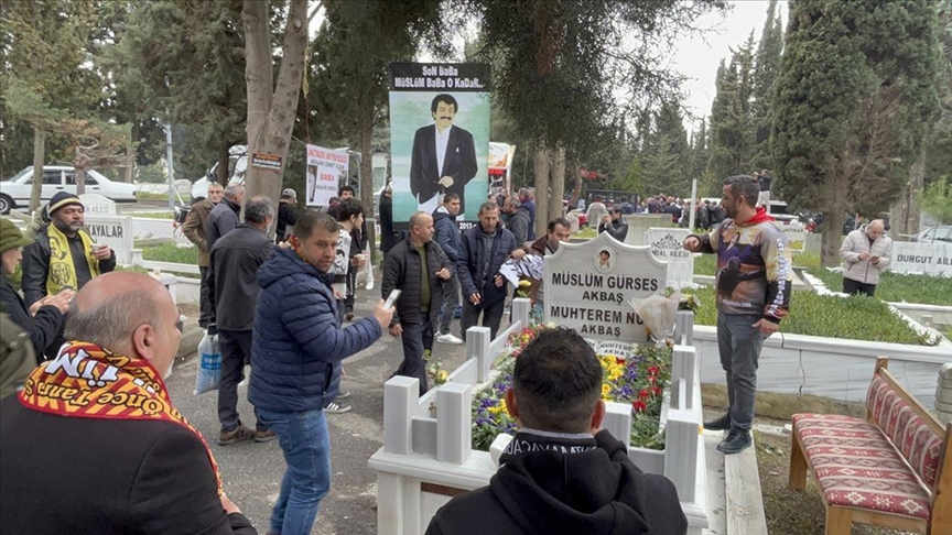 “Arabeskin Babası” Müslüm Gürses, İstanbul’da mezarı başında anıldı