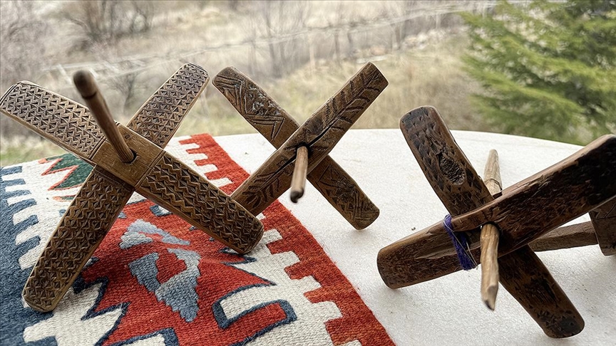 Öğretim görevlisi kadın “dokumacılık koleksiyonu” oluşturdu