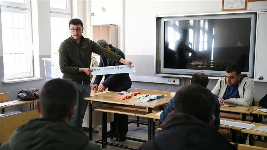 Yerel seçim için oy verme işlemi sona erdi, oy sayımına başlandı