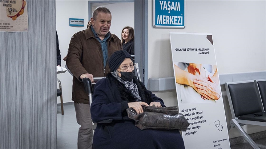 Hastanelerde hizmet veren “YAŞAM”lar ile 80 yaş ve üstü emin ellerde