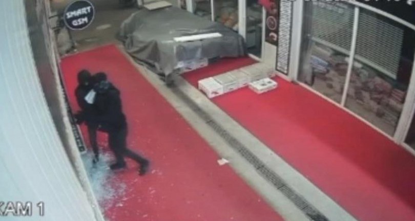 Depremzede esnafı bu kez hırsızlar yıktı