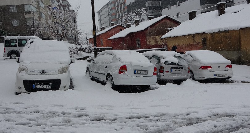 Bitlis’te okullar tatil edildi, 63 köy yolu ulaşıma kapandı