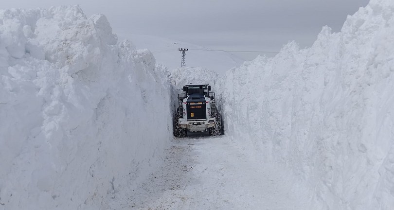 Yüksekova’da karla mücadele çalışması devam ediyor