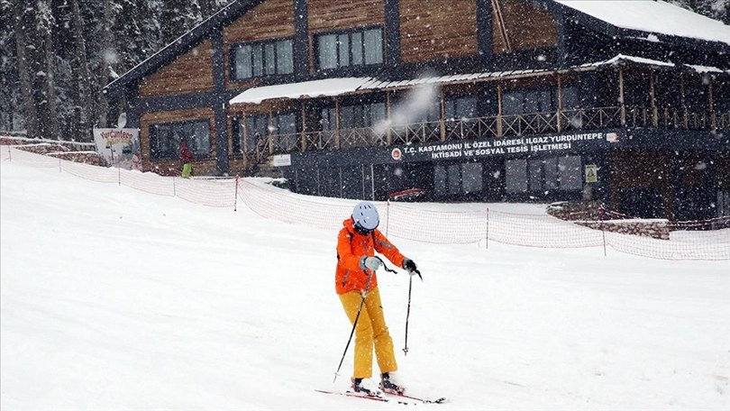 Ilgaz Yurduntepe Kayak Merkezi’nde mart ayında kayak yapılıyor