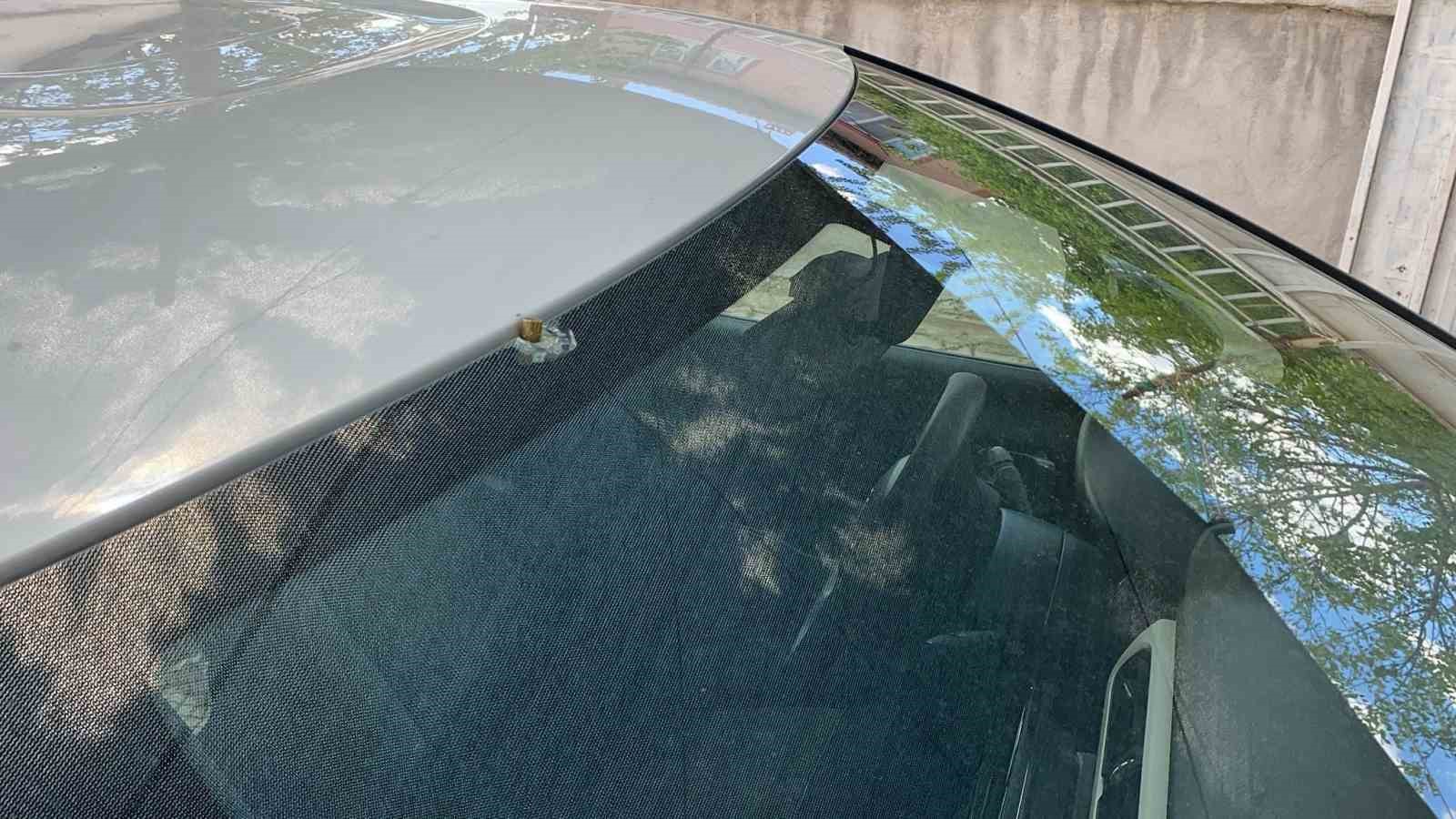 Aracına yorgun mermi düşen baba isyan etti: “Ya çocuğuma isabet etseydi”