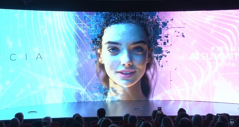 Yapay zeka tabanlı Lucia uluslararası yapay zeka zirvesinin açılışını yaptı