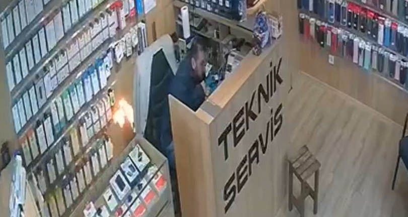 Telefon bataryasının patlama anı kamerada