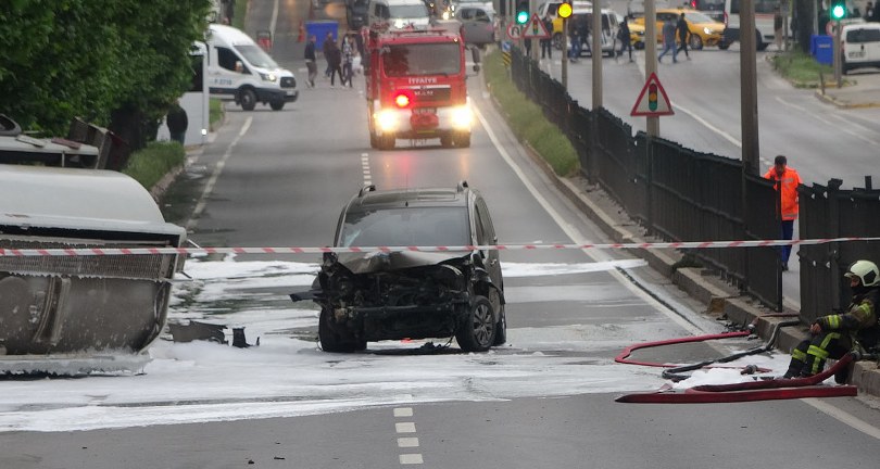 30 ton benzin yüklü tankerin kaza anı kameraya yansıdı