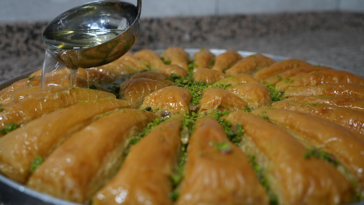Baklavalar bayram sofraları için hazırlanıyor
