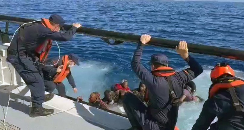 Yunanistan’ın geri ittiği can salı battı