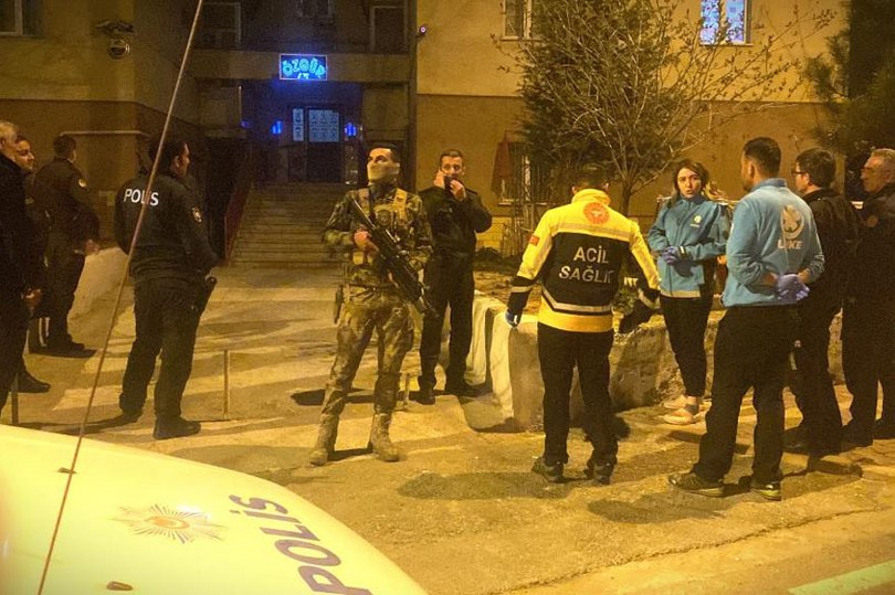 Ailesini rehin aldı, özel harekat polisi kurtardı