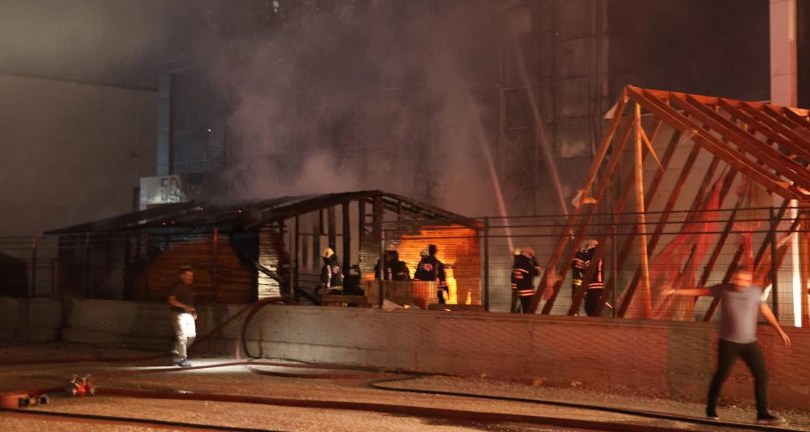 Ahşap ürünleri üreten fabrikada yangın