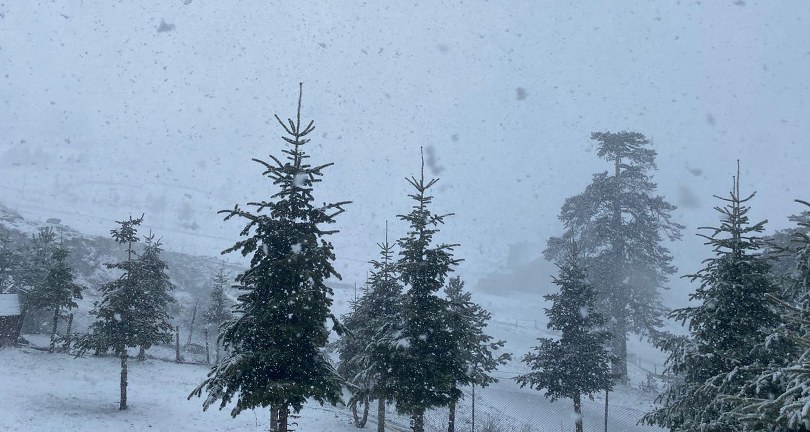 Bolu’da Nisan ayında lapa lapa kar yağışı