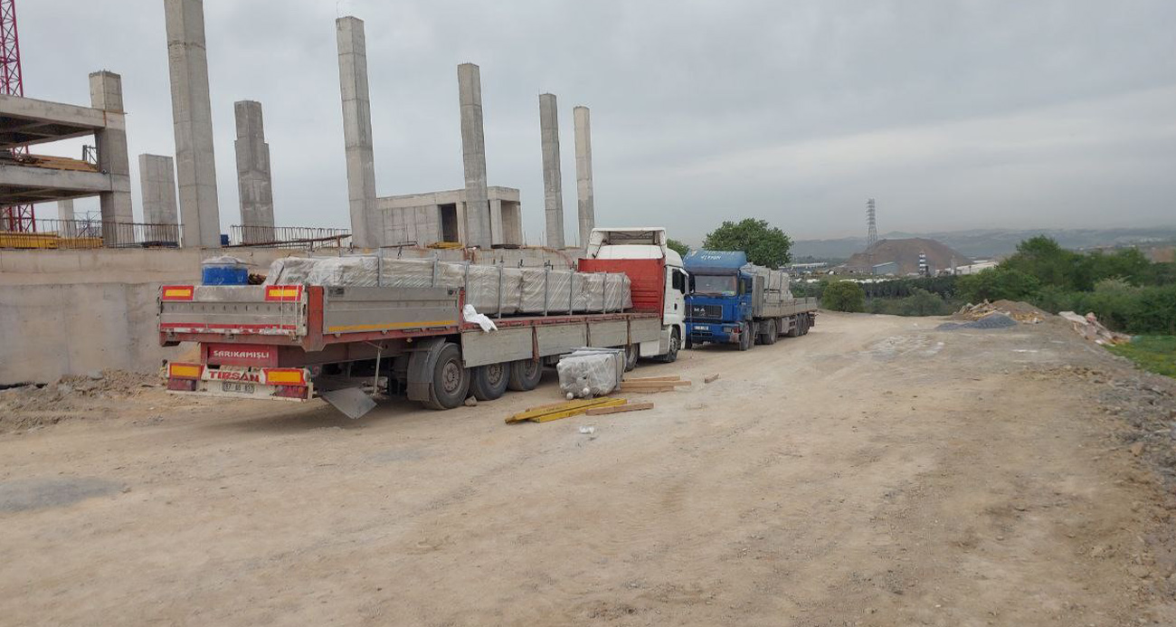 1 ton demirin altında kalan mühendis hayatını kaybetti