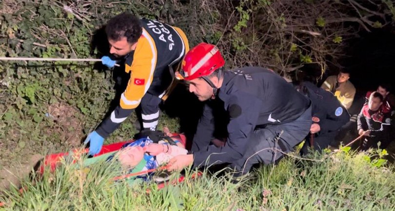 Manzarayı izlerken canından oluyordu: Mahsur kalan genci itfaiye ekipleri kurtardı