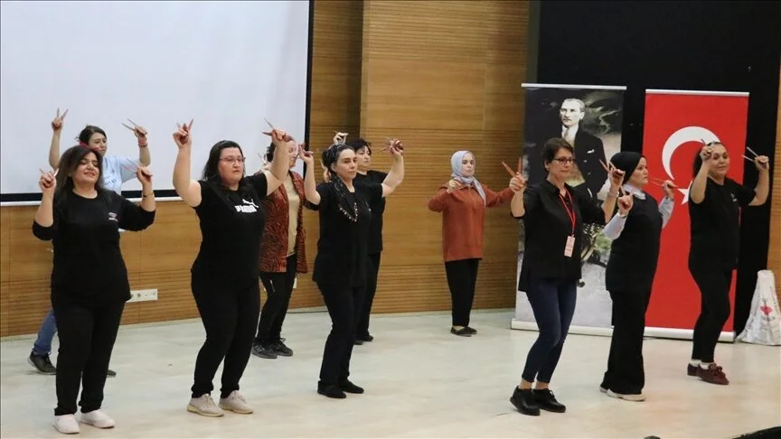 Zonguldak’ta otizmli bireyler ve aileleri tiyatroyla sahneye renk katıyor