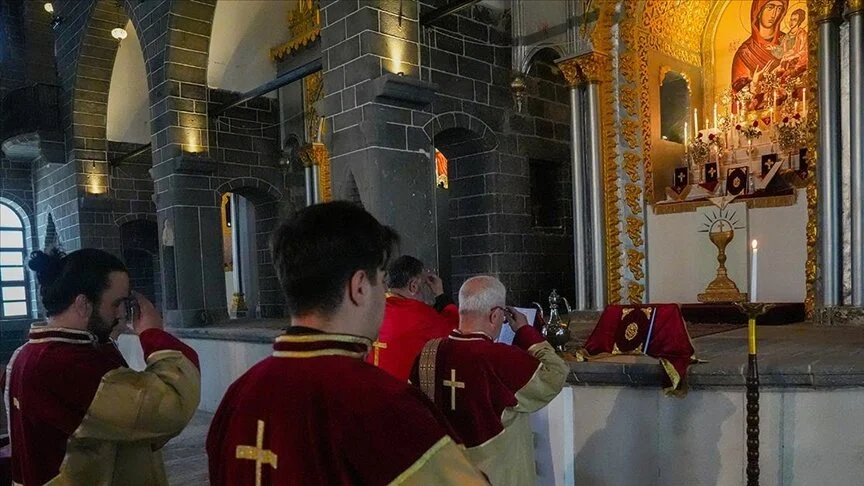 Diyarbakır’da Paskalya Bayramı tarihi kilisede kutlandı