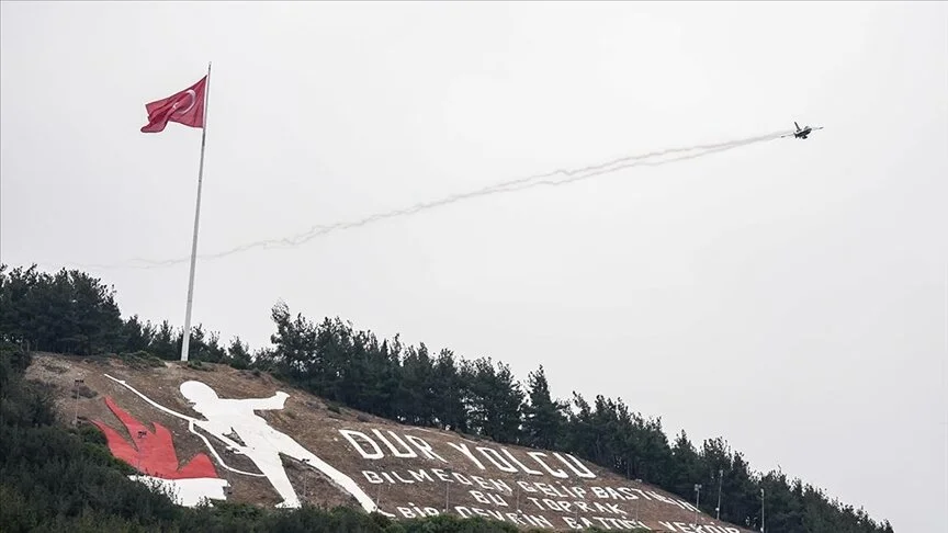 SOLOTÜRK Çanakkale semalarında gösteri uçuşu yaptı