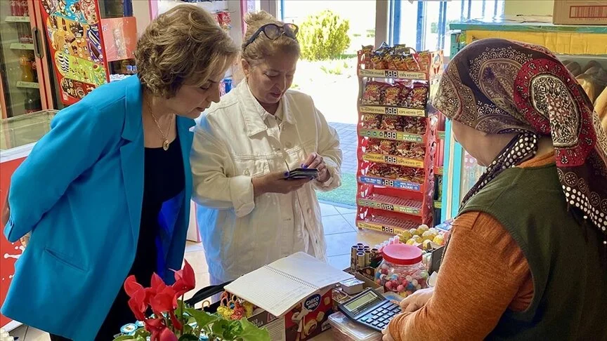 Hayırsever kadınlar 5 yılda 900 kişinin veresiye borcunu ödedi